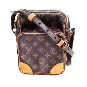Louis Vuitton Monogram Amazon
Crossbody Bag